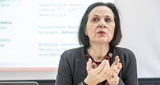 Esther Waeber-Kalbermatten am Dienstag in Sitten bei der Vorstellung des neuen F&ouml;rdergef&auml;sses &laquo;LiteraturPro Wallis&raquo;.