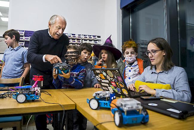 Der 1952 geborene Sohn eines jugoslawischen Diplomaten besuchte selber in der Schweiz die Mittelschule und studierte dann an der ETH Zürich Elektrotechnik.