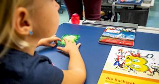 Die Schliessung der Schulen stellt Eltern f&uuml;r Herausforderung, was die Betreuung ihrer schulpflichten Kinder angehet. Am Samstag hat der Kanton pr&auml;zis definiert, welche Kinder ein Betreuungsangebot der Schulen in Ansprucnh nehmen d&uuml;rfen.