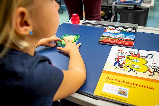 Die Schliessung der Schulen stellt Eltern für Herausforderung, was die Betreuung ihrer schulpflichten Kinder angehet. Am Samstag hat der Kanton präzis definiert, welche Kinder ein Betreuungsangebot der Schulen in Ansprucnh nehmen dürfen.