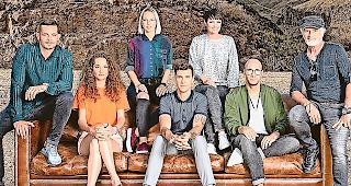 Illustre Musikerrunde: Loco Escrito, Steff la Cheffe, Stefanie Heinzmann,  Seven, Francine Jordi, Ritschi und Marc Storace.