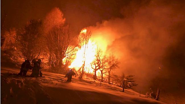 Ein Feuer hat am Dienstagabend in Saxon ein Chalet völlig zerstört.