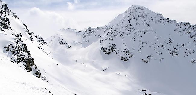 Eine Lawine erfasste zwei Skifahrer, die andere nur eine Person. (Symbolbild: Verbier)