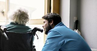 Welche Bed&uuml;rfnisse und Erwartungen haben die Bev&ouml;lkerung und Gesundheitsfachleute an die k&uuml;nftige Langzeitpflege? Um ein passendes Leistungsangebot zu schaffen, l&auml;uft eine kantonale Studie. 