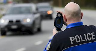 Das &ouml;ffentliche Warnen vor Polizeikontrollen und Radark&auml;sten im Strassenverkehr ist seit 2013 verboten.