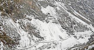 Heikle Situation. Infolge des Sturms &laquo;Petra&raquo; kann es vermehrt zu Lawinenabg&auml;ngen kommen (Bild: Rosswang zwischen T&auml;sch und Zermatt).