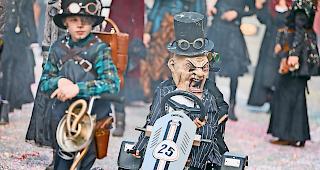 &Auml;rger. Die Schaumf&auml;den der Spaghettisprays besch&auml;digen Kost&uuml;me, Fahrzeuge und Instrumente.Foto mengis media/alain amherd