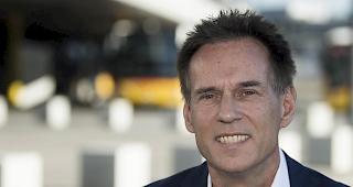 Offen liess Pl&uuml;ss, bis wann alle 2400 Busse von Postauto vollst&auml;ndig emissionsfrei unterwegs sein werden.