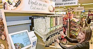 Abf&uuml;llstation. In Genf hat die Migros den &laquo;vente en vrac&raquo; bereits eingef&uuml;hrt.
