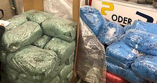 &Uuml;ber 1000 Kilogramm Konfetti verteilen die Natischer Drachent&ouml;ter w&auml;hrend der Fasnacht.