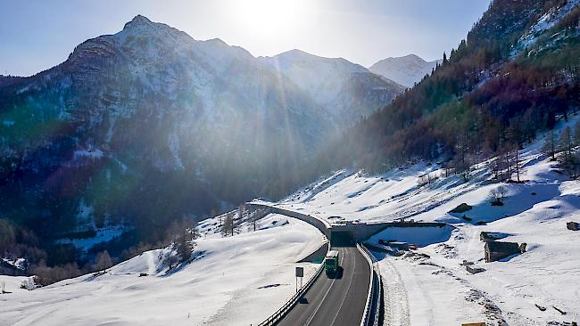 Der Verkehr im Baubereich wird bis im November einspurig geführt.