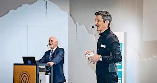 Der Systemwechsel betrifft alle. Andreas Baer (links) und Frank Kreuzer informieren &uuml;ber kommende Neuigkeiten im Zahlungsverkehr.