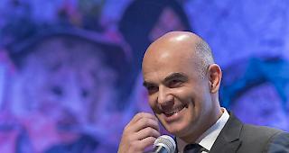 F&uuml;r Bundesrat Berset ist klar: &laquo;Wenn wir die gesunde Lebensphase verl&auml;ngern k&ouml;nnen, haben wir viel gewonnen - die Menschen gewinnen an Lebensqualit&auml;t und unser Gesundheitssystem wird entlastet.&raquo; (Archivbild)