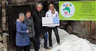 Der Verein Clownvisite durfte einen Check in H&ouml;he von 1300 Franken des Vereins Kultur Zermatt entgegennehmen.