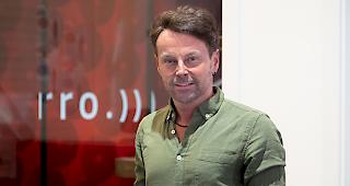 Florian Ast ist heute zu Gast im rro Studio mit seiner neuen Single Costa Rica.