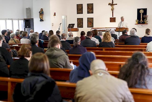 <b>Lovey bittet um Verzeihung.</b> Rund 80 Personen wohnten der Messe bei.