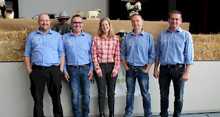 <b>Erstmals eine Frau.</b> Der Vorstand des Oberwalliser Schwarznasen Schafz&uuml;chterverbands mit Rinaldo Pfammatter, Pr&auml;sident Daniel Steiner, Neumitglied Alya B&auml;rtschi, Kassier Peter Imboden und Vizepr&auml;sident Rolf Kalbermatten (von links).