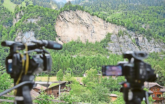 Die Räumung des ehemaligen Munitionslagers in Mitholz BE hat gravierende Folgen. Die Dorfbewohner werden ihre Häuser wohl für rund zehn Jahre verlassen müssen. Die Räumung dürfte deutlich über eine Milliarde Franken kosten.