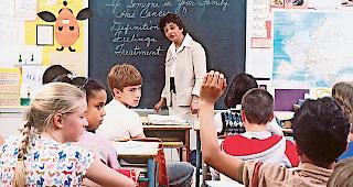 Die neuen Schulzeiten der Schulregion Visp finden nicht &uuml;berall Anklang. Ein Vater &uuml;bt heftige Kritik.