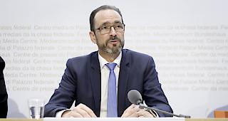 Pascal Strupler, Direktor BAG, spricht w&auml;hrend einer Medienkonferenz in Berng &uuml;ber die Coronavirus-Situation in der Schweiz.