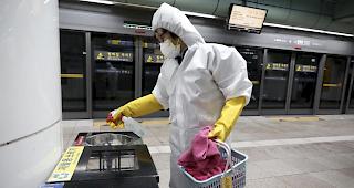 Der Kanton Basel-Landschaft vermeldet den ersten best&auml;tigten Fall einer Infektion mit dem Cornavirus. Der 23-j&auml;hrige Mann sei der Partner der jungen Frau, die in Basel positiv auf den Coronavirus getestet wurde, teilten die Baselbieter Beh&ouml;rden am Freitag mit.