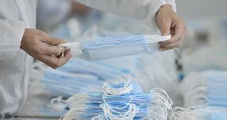 Die Zahl der Coronavirus-F&auml;lle in der Schweiz ist am Sonntag rasant angestiegen. Nach neuesten Angaben des Bundesamtes f&uuml;r Gesundheit (BAG) gab es hierzulande bereits 2200 positiv getestete F&auml;lle. Das waren rund 800 zus&auml;tzliche F&auml;lle innerhalb eines Tages.
