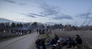 Fl&uuml;chtlinge nahe der griechischen Grenze zur T&uuml;rkei.