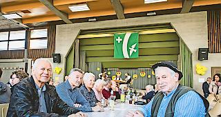 Organisatoren. Herbert Dirren (links) und Hansruedi Furrer am &laquo;S&uuml;&uuml;rchabustag&raquo; in Agarn.