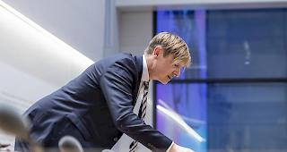 Preis&uuml;berwacher Stefan Meierhans fordert die Bahnen auf, die Tarife f&uuml;r die Billette zu senken.