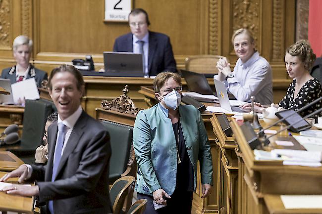 Die Bünder Nationalrätin trug zu Beginn der Frühjahrssession im Bundeshaus eine Schutzmaske..