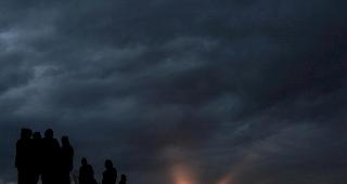 <b>Viele wollen weiterziehen.</b> Eine Gruppe von Menschen auf der Flucht versuchen von der T&uuml;rkei aus die Grenze zu Griechenland zu &uuml;berqueren.