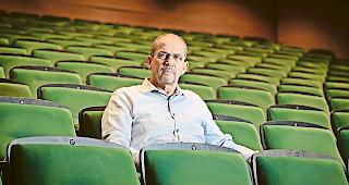 Gespannt. La-Poste-Direktor Edi Sterren ist froh, weiterhin Besucher empfangen zu k&ouml;nnen.