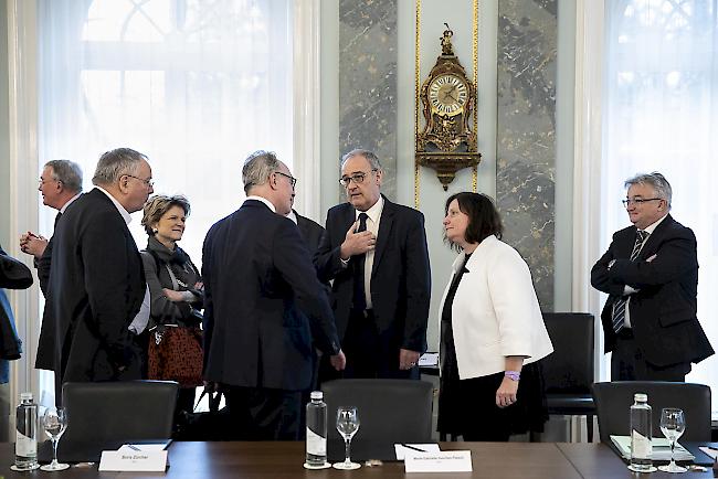 Bundesrat Guy Parmelin, Mitte, am 5. März während eines Treffens mit Kantonsvertretern, Sozialpartnern und Wirtschaftsverbänden zum Austausch über die aktuelle Coronavirus-Situation.