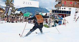 Kunterbunt. &laquo;Hirsi&raquo; posiert nach seinem Sturz. 