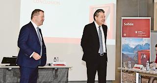 Erfreut. VR-Pr&auml;sident Pierre-Alain Grichting (links) und Pascal Perruchoud, Pr&auml;sident der Generaldirektion.