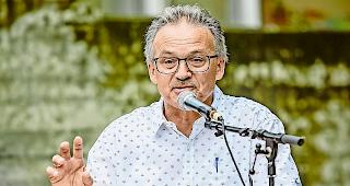 Ruhe bewahren. Bruno Schmid, Schuldirektor von Visp: &laquo;Wir wollen vor allem  verhindern, dass bei den Eltern Panik ausbricht.&raquo;