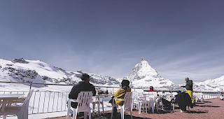 Leere. Dieses Bild wurde am Freitag Mittag um 12.40 Uhr auf dem Trockenen Steg aufgenommen.