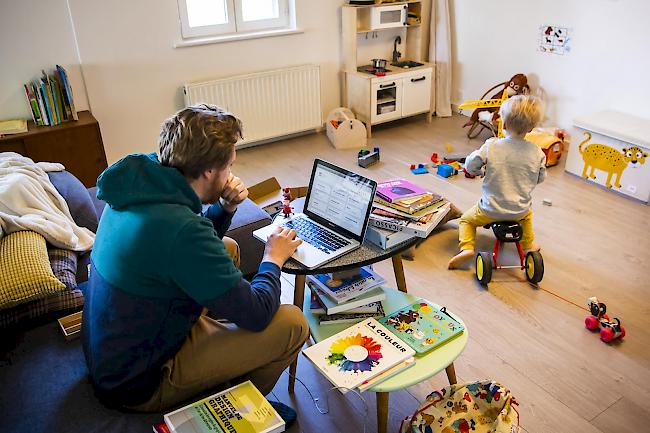 Um die «ausserordentliche Lage» zu meistern, bieten derzeit viele Personen Hilfe an. Die solidarischen Aktionen veröffentlicht mengis media auf seinen Kommunikationskanälen. (Symbolbild)