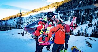 Gemeinsam mit ihren Partnerorganisationen und dem Spital Wallis appelliert die Kantonspolizei an das Verantwortungsbewusstsein aller Bergsportler. 