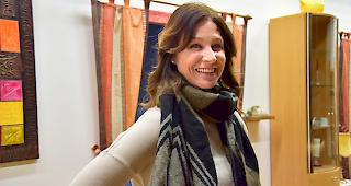 Seitenwechsel: Vor zehn Jahren als Laiendarstellerin erstmals auf der Theaterbühne, übernahm Fabienne Seewer dieses Jahr in Varen die alleinige Regie.