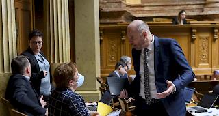 Es sollen nur Sitzungen von Kommissionen und Delegationen stattfinden, die f&uuml;r die Mai- und Juni-Session als dringend eingestufte Gesch&auml;fte beraten m&uuml;ssen. 