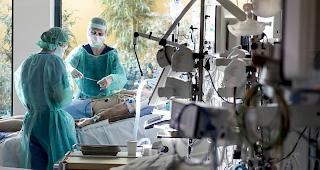 Medizinisches Personal am Montag bei der Arbeit auf der Intensivstation des Krankenhauses &laquo;Hopital Pourtales&raquo; in Neuchatel.