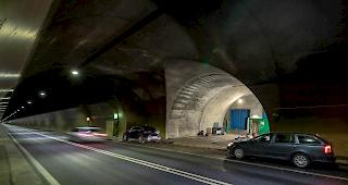 Ab sofort steht in der Mitte des Mittaltunnels ein Fluchtweg zur Verf&uuml;gung.