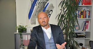 <b>Zuversichtlich.</b> &laquo;Wir versp&uuml;ren eine grosse Solidarit&auml;t in der Bev&ouml;lkerung. Bis zu 100 Personen haben sich bisher f&uuml;r einen allf&auml;lligen Einsatz gemeldet&raquo;, sagt Kilian Ambord, Direktor f&uuml;r pflegerische Dienste am Spitalzentrum Oberwallis.