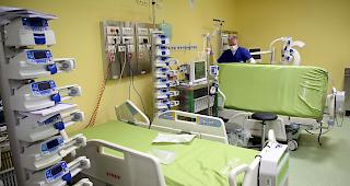 Klinik-Arzt in Bergamo: &laquo;Es wird entschieden nach Alter und Gesundheit. Wie in richtigen Kriegssituationen.&raquo;
(Bild: Intensivstation in einem Fitnessstudio der Universit&auml;t San Raffaele in Mailand)