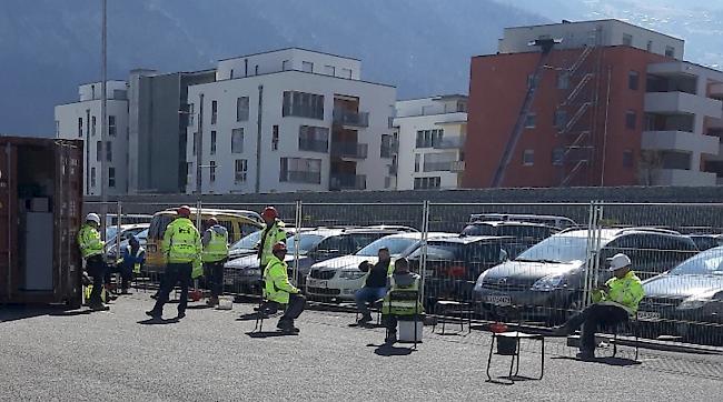 Auf der Ibex-Baustelle von Lonza in Visp hielten sich Drittfirmen nicht an die vom Bund verordneten Massnahmen im Zusammenhang mit der Corona-Krise. Lonza hat daraufhin zusätzliche Massnahmen ergriffen.