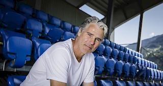 F&uuml;r den Trainer des FC Naters Oberwallis, Marco Walker, ist der Fussball w&auml;hrend der jetzigen ausserordentlichen Lage zur Nebensache geworden.