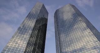 Die deutschen Banken d&uuml;rften in n&auml;chster Zeit den Abbau von Filialen beschleunigen. Ein Ausl&ouml;ser ist auch Corona. Bild: Zwillingstower der Deutschen Bank in Frankfurt. (Archivbild)