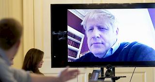 Der britische Premierminister Boris Johnson hat auch zehn Tage nach einem positiven Test auf das Coronovais noch Symptome. Er wurde deshalb vorsorglich ins Spital gebracht.