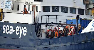 In Italien waren seit der landesweiten Corona-Ausgangssperren weniger Migranten angekommen (Archivbild: privates Rettungsschiff «Alan Kurdi»)